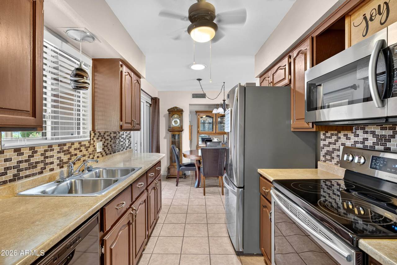 https://bt-photos.global.ssl.fastly.net/armls/1280_boomver_3_7059919-2.jpg