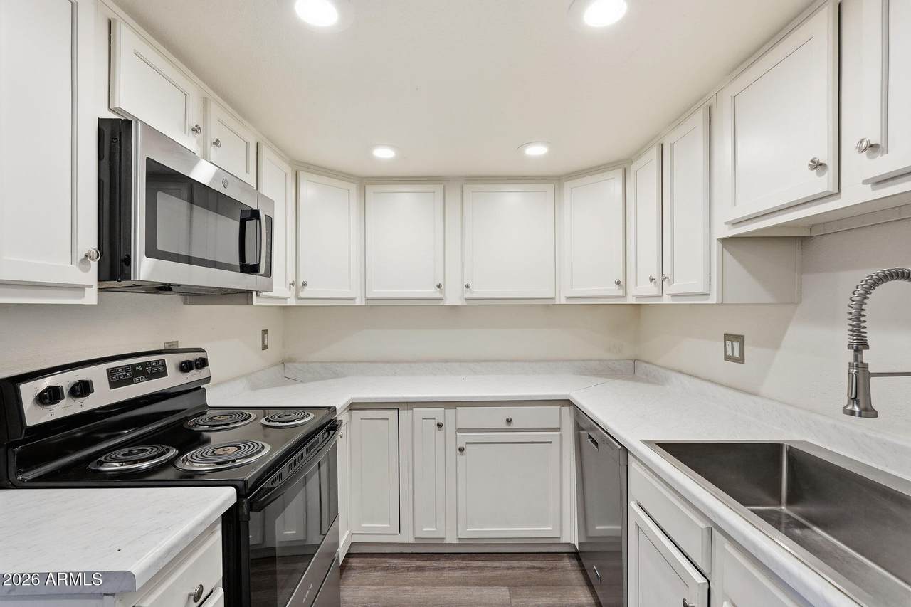 12440 20TH Street - Photo 1