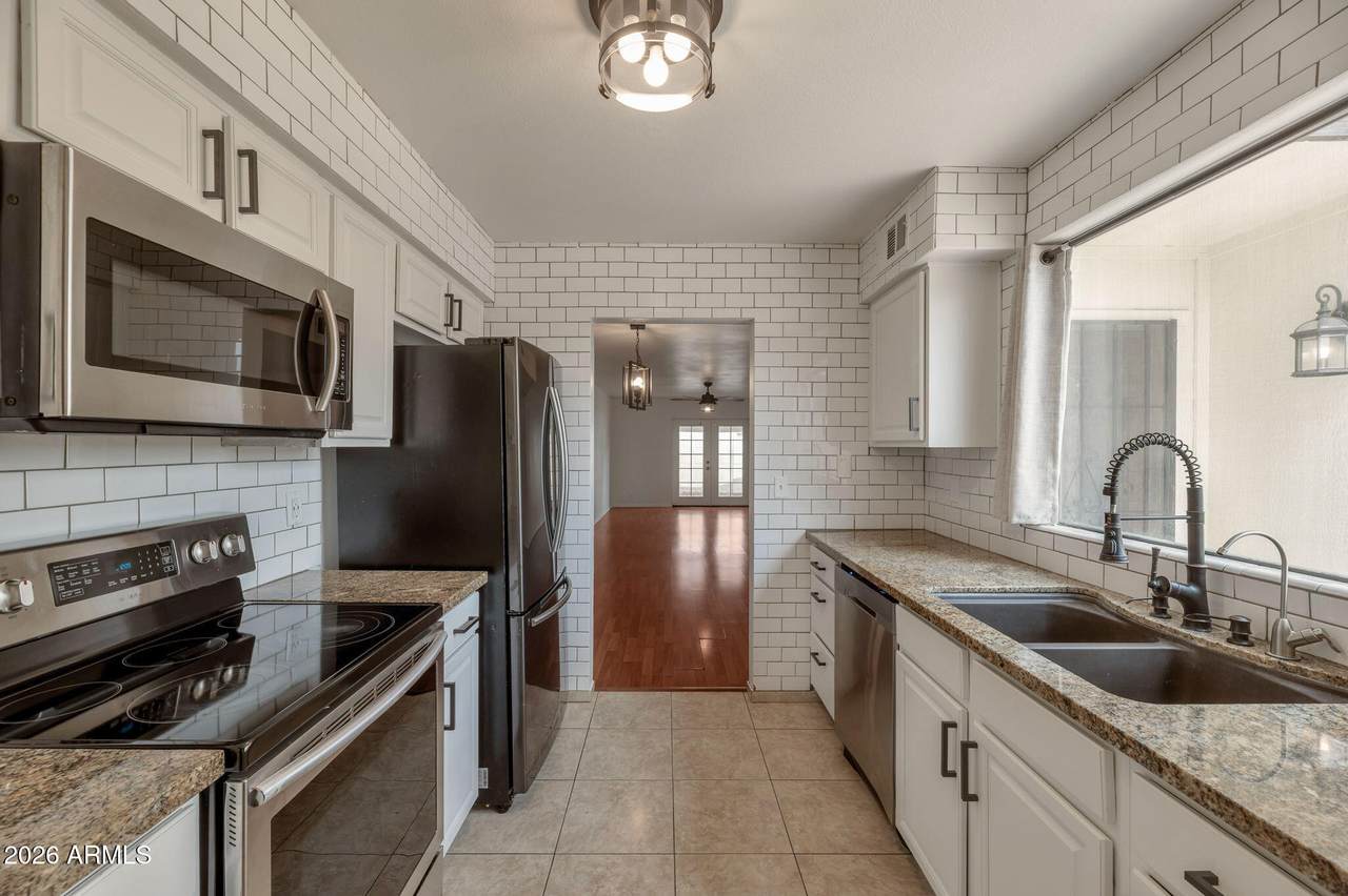 https://bt-photos.global.ssl.fastly.net/armls/1280_boomver_4_7062830-2.jpg