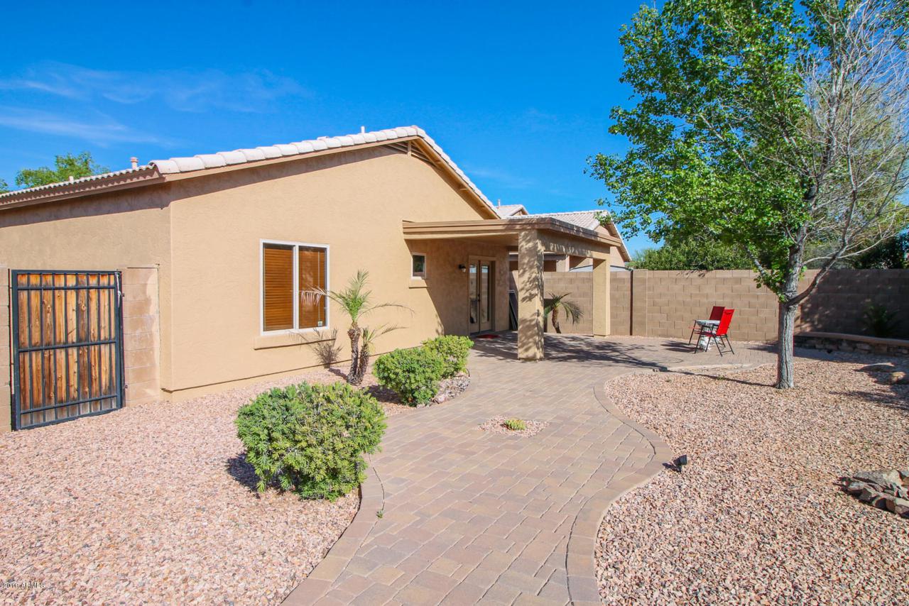 1051 Country Crossing Way - Photo 1