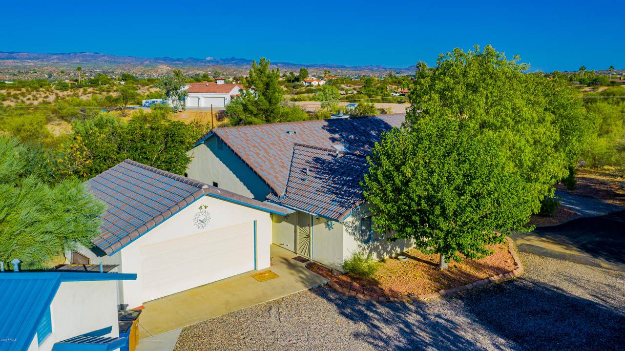 585 Country Club Drive - Photo 1