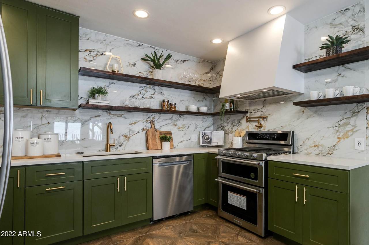 2452 Whitton Avenue - Photo 1