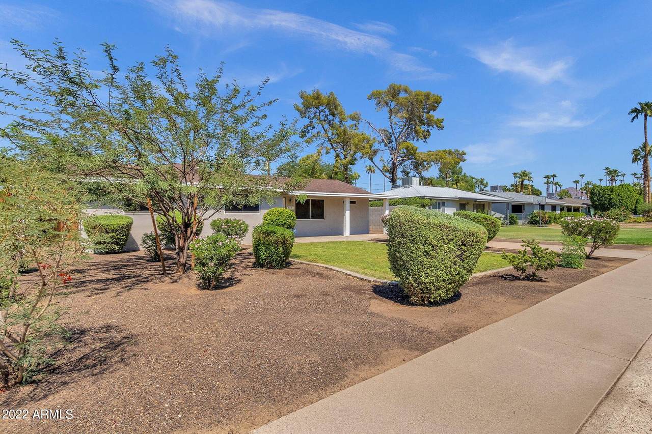 2324 Glenrosa Avenue - Photo 1