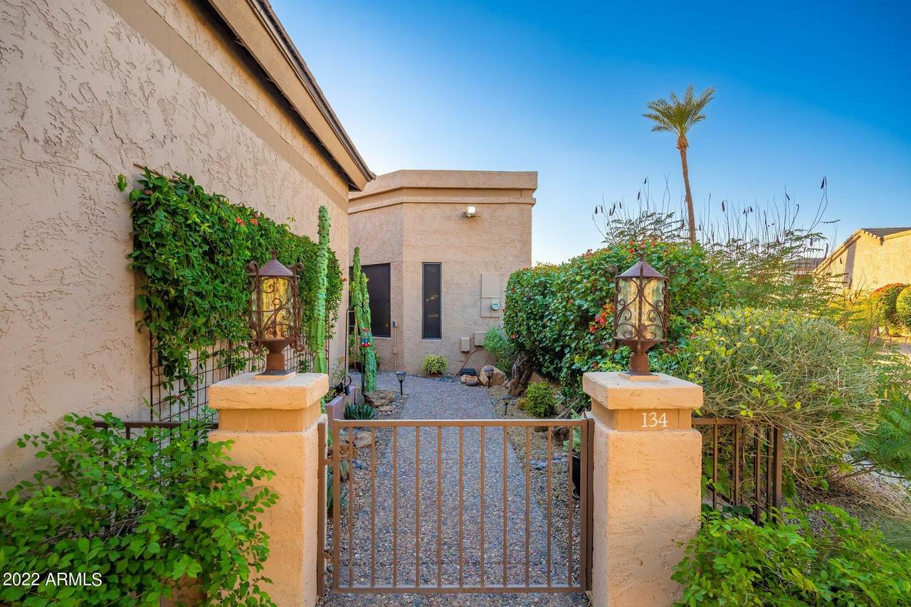 8100 Camelback Road - Photo 1
