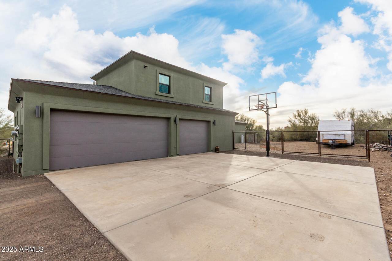 38334 20TH Street - Photo 1