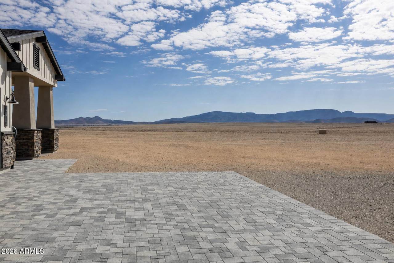 https://bt-photos.global.ssl.fastly.net/armls/1280_boomver_4_6931472-2.jpg