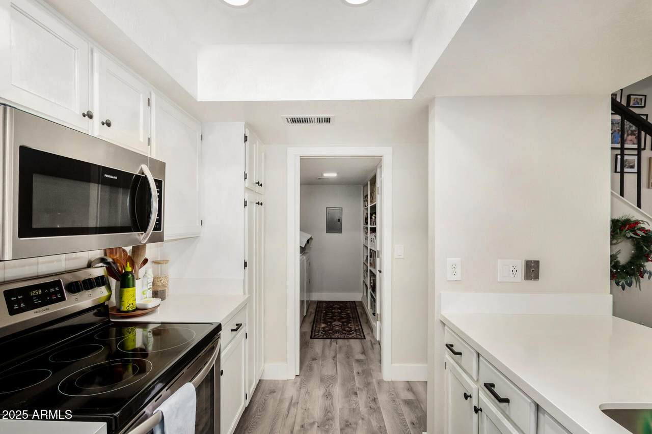 633 Southern Avenue - Photo 1