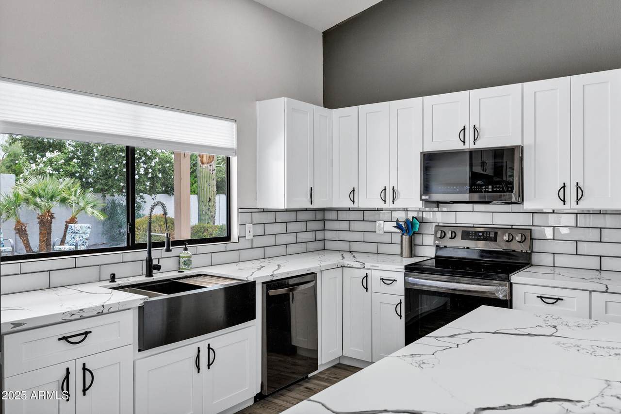 8913 Forest Avenue - Photo 1