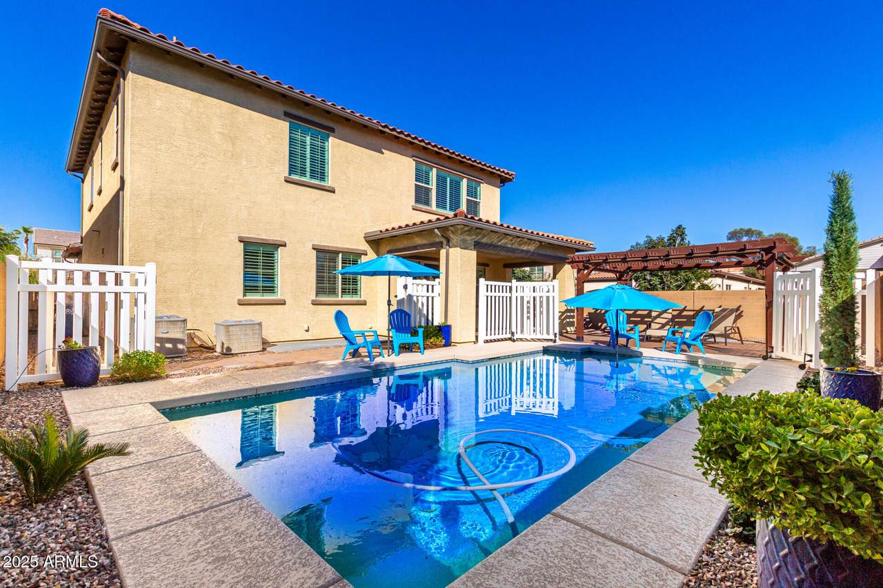 1527 Windhaven Avenue - Photo 1