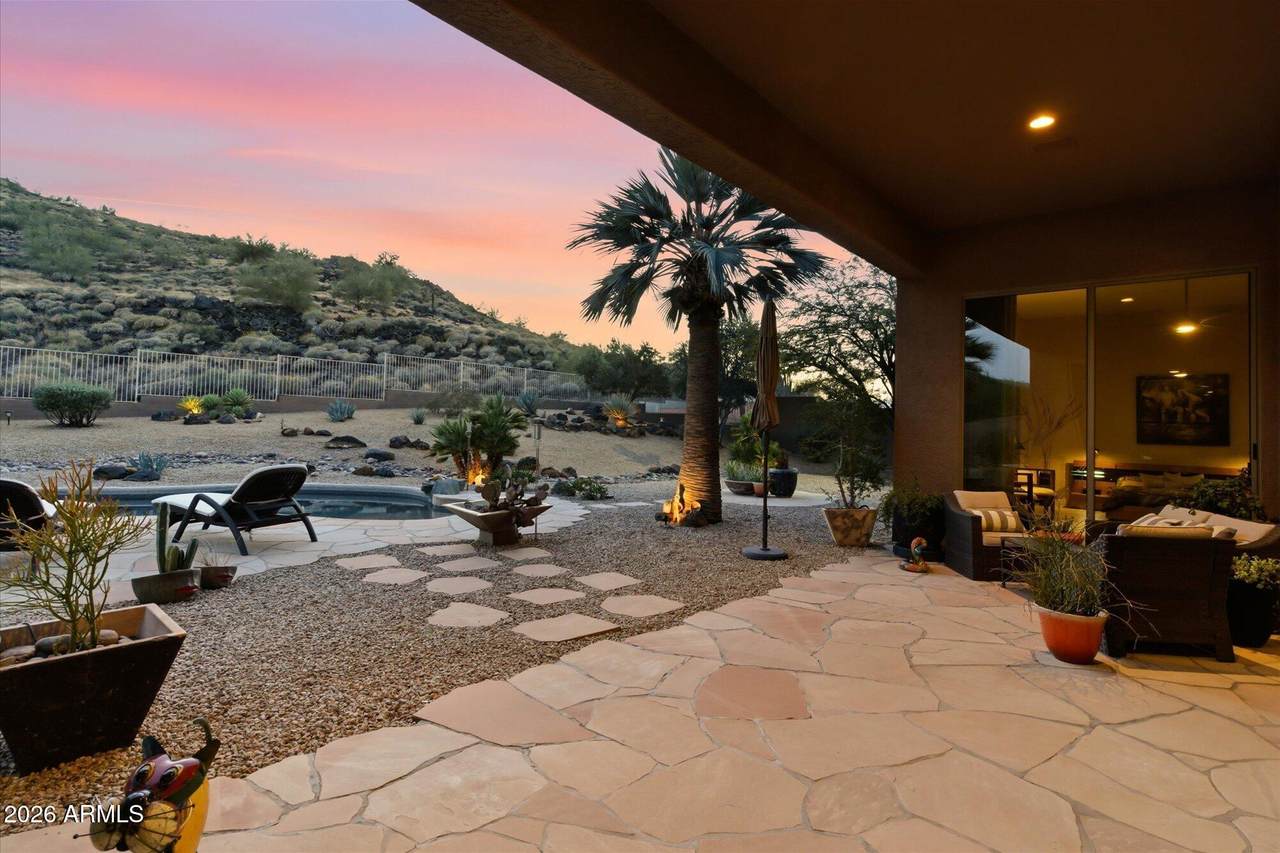 5565 Pinnacle Hill Drive - Photo 1