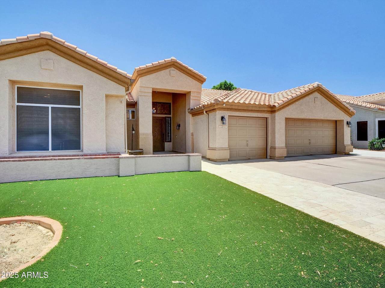 1347 Straford Avenue - Photo 1