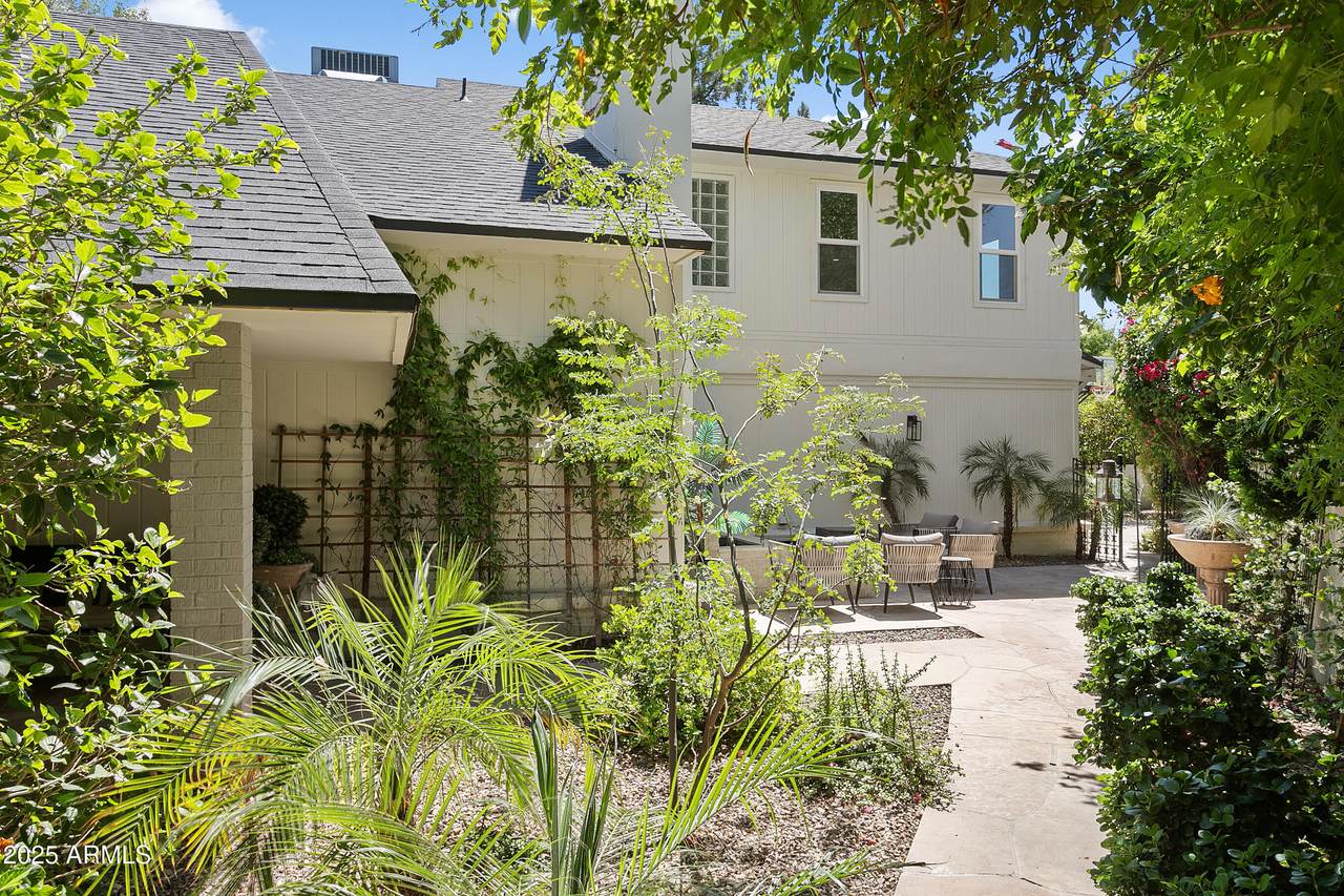2108 Pasadena Avenue - Photo 1