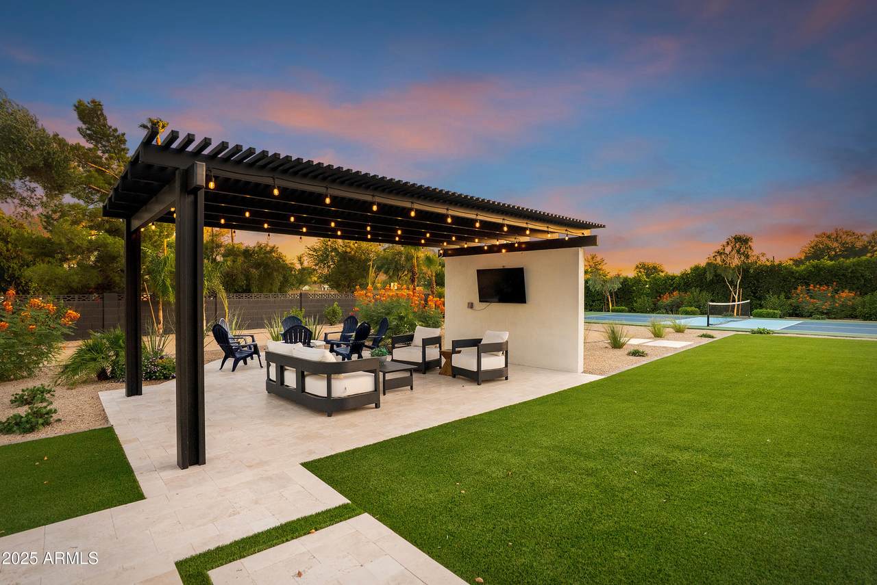 8001 Voltaire Avenue - Photo 1