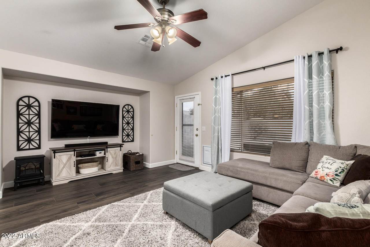 3913 Tremaine Avenue - Photo 1