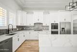 19821 Whitton Avenue - Photo 15