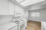 225 Standage - Photo 7