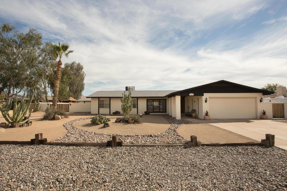 7137 W Angela Drive, Glendale, AZ 85308 (MLS #5560460) :: Sibbach Team - Realty One Group