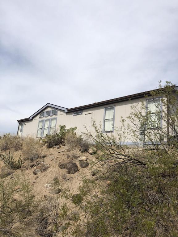 18900 Queens Way - Photo 1