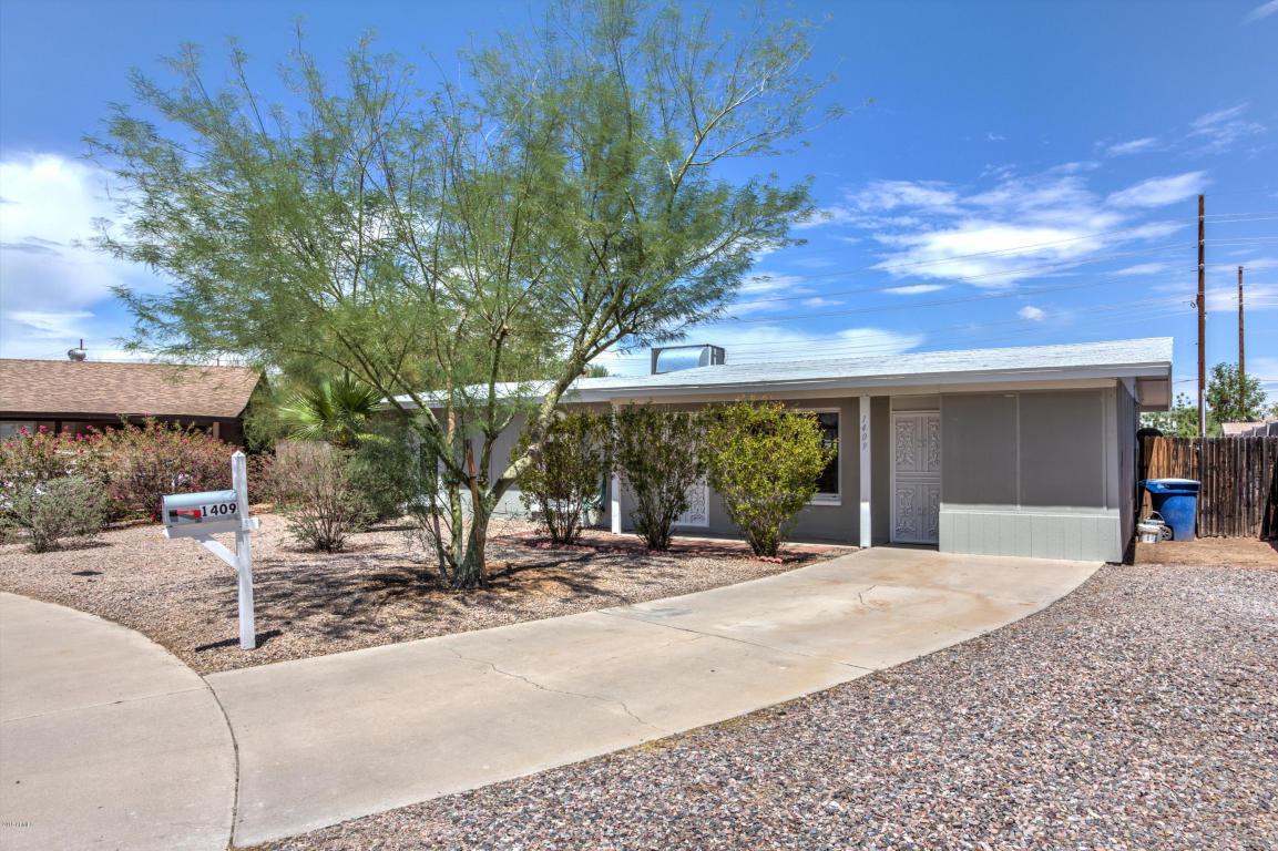 1409 Oleander Street - Photo 1