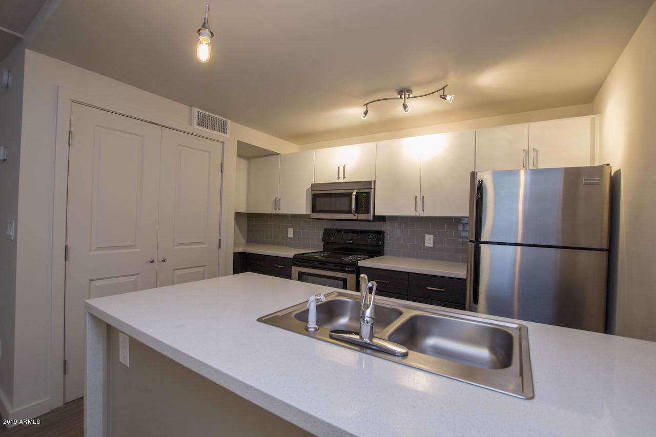 67 Roanoke Avenue - Photo 1