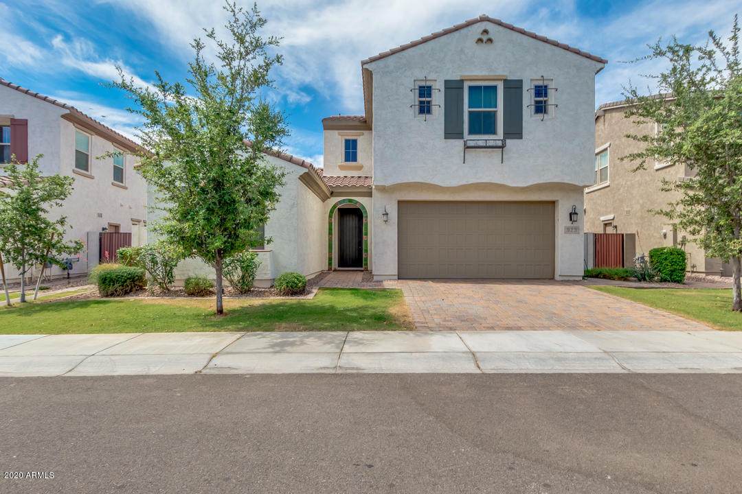 923 Yellowstone Way - Photo 1