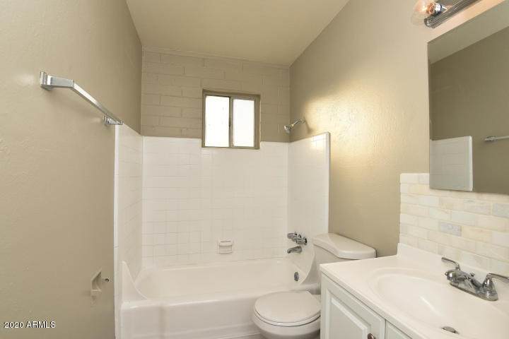 2503 Clarendon Avenue - Photo 1