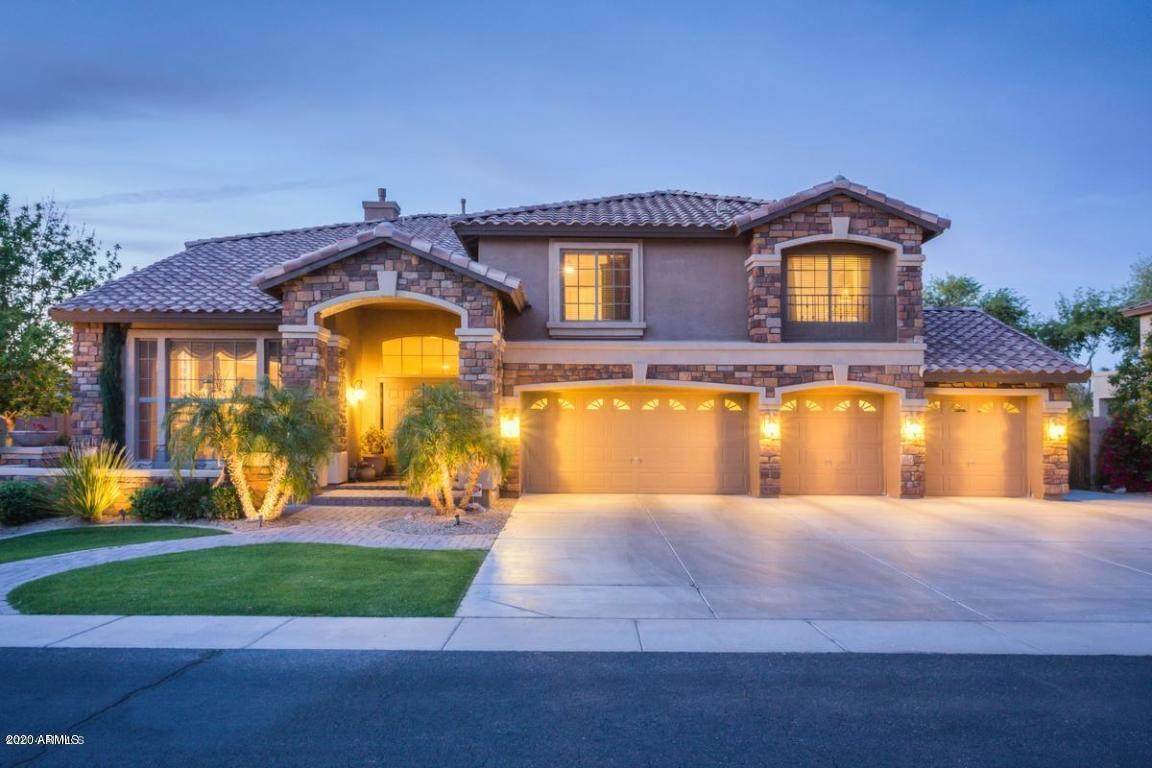 1688 Canyon Way - Photo 1