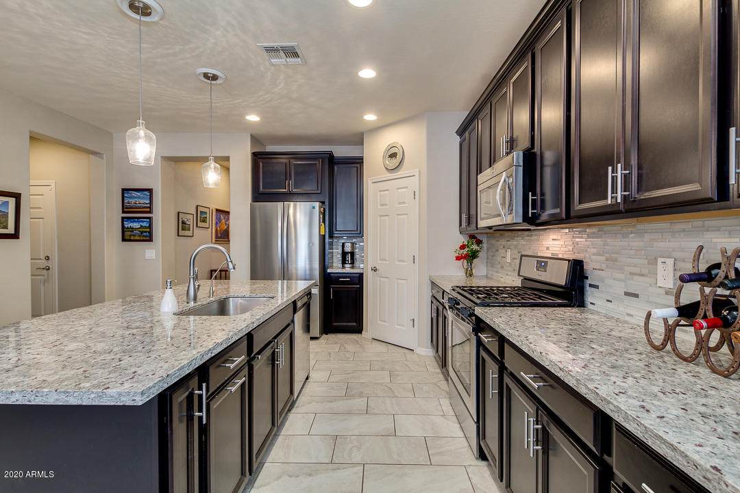 10108 Thatcher Avenue - Photo 1