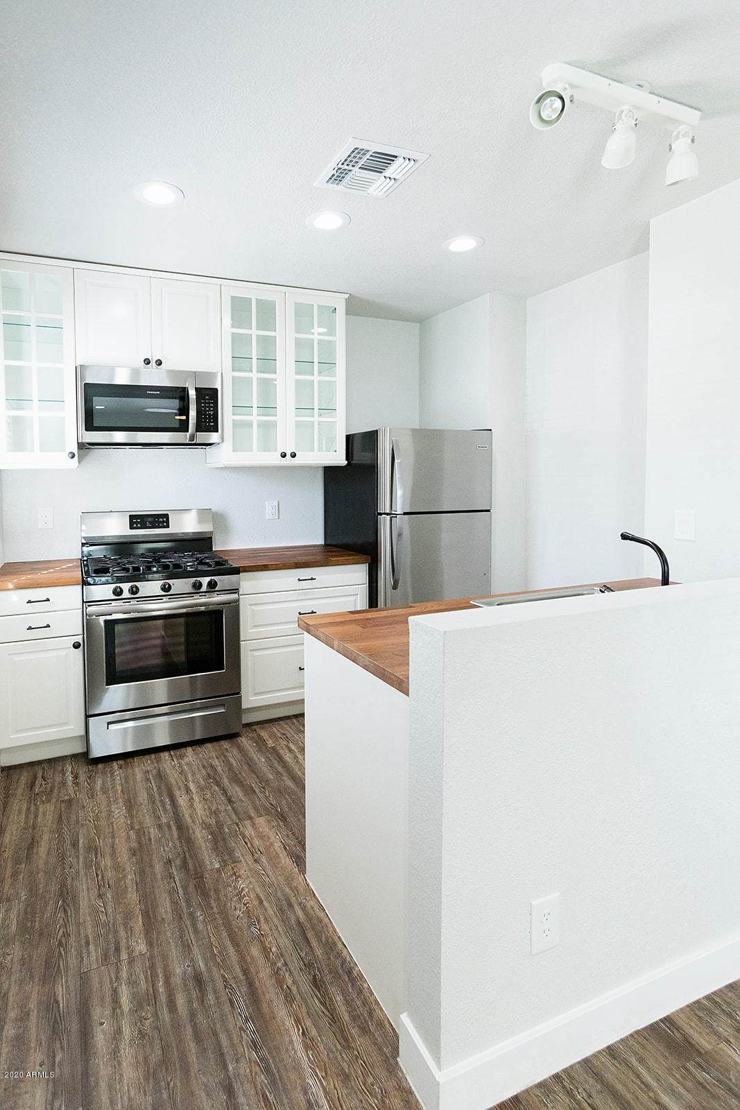 1138 Devonshire Avenue - Photo 1