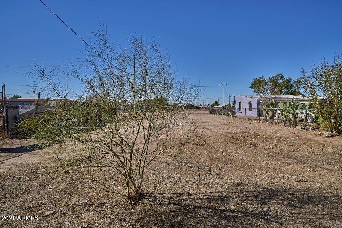 209 E Street - Photo 1