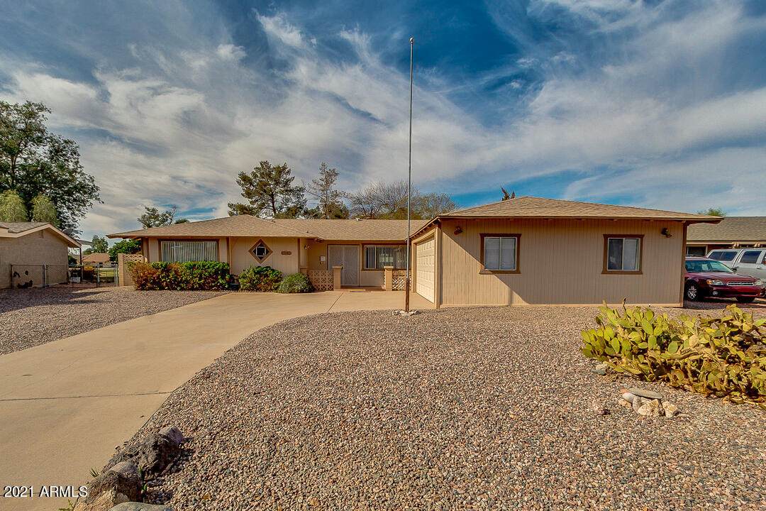 1127 Longwood Loop - Photo 1