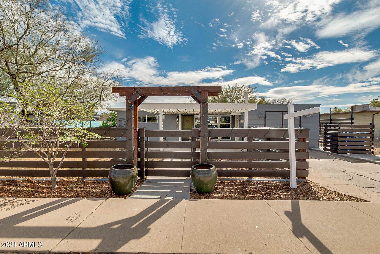 805 12TH Street - Photo 1