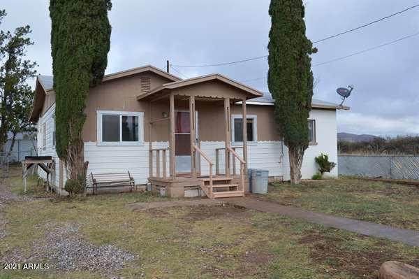 1090 Della Street - Photo 1