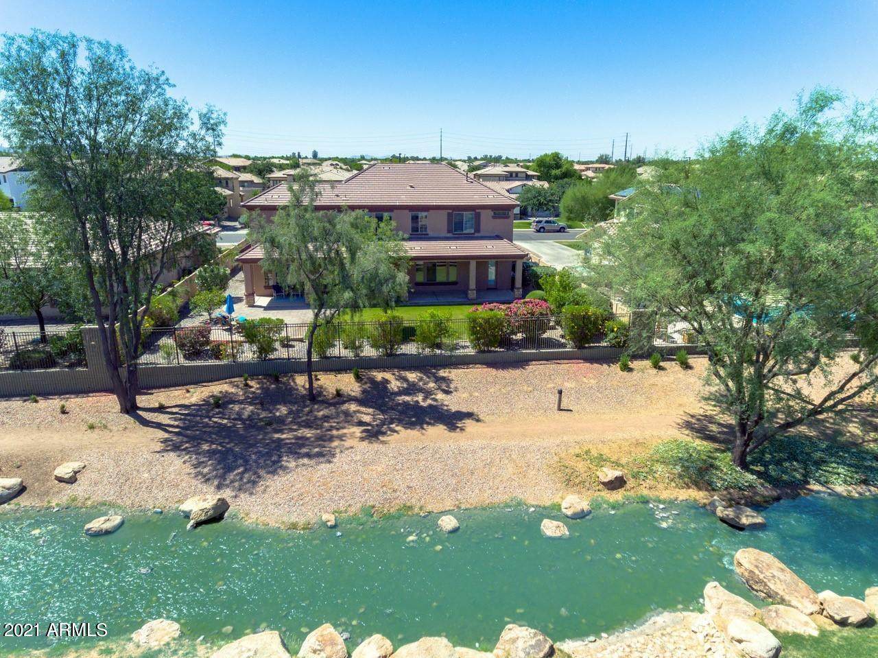 544 Janet Way - Photo 1