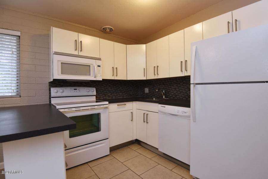 2503 Clarendon Avenue - Photo 1