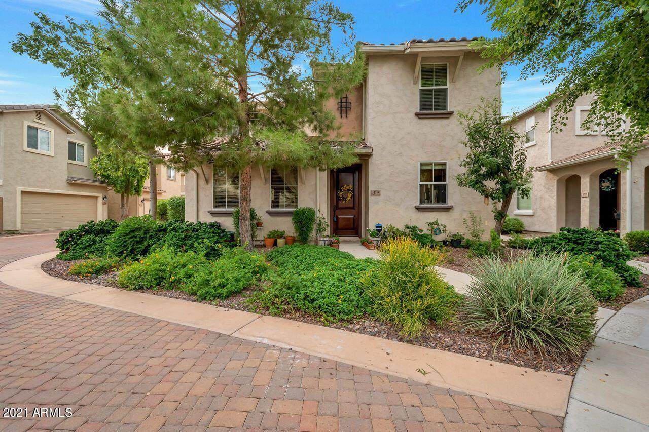 1754 Chatsworth - Photo 1