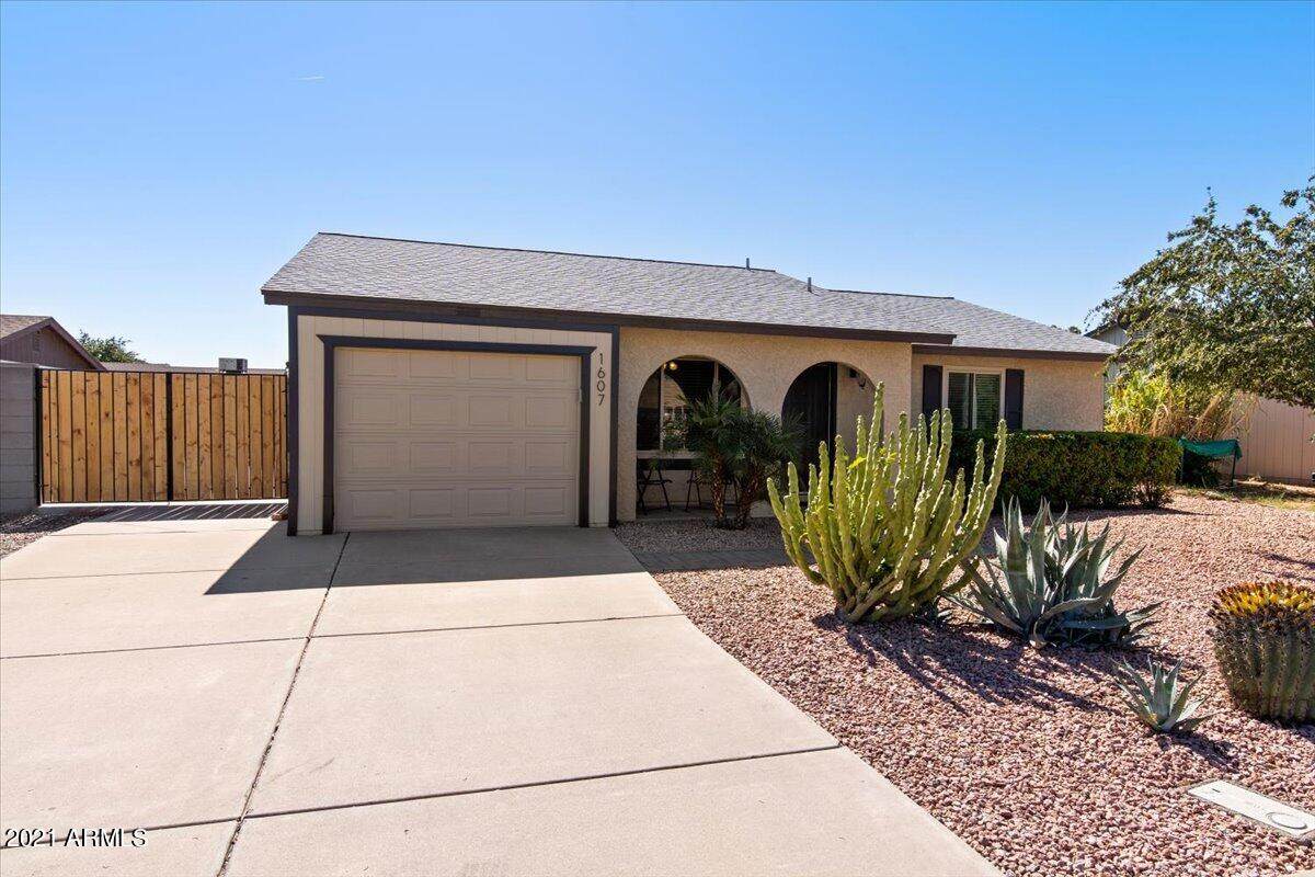 1607 Temple Street - Photo 1