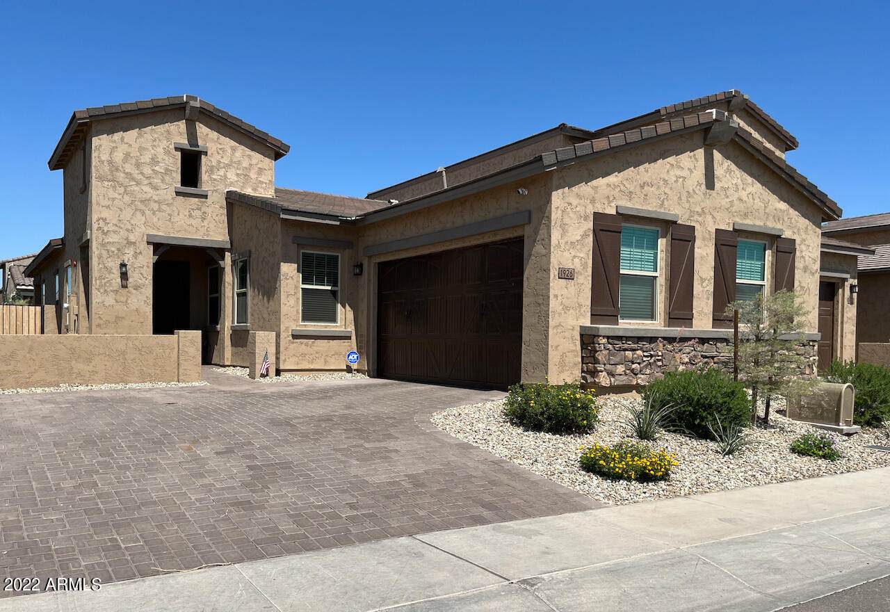 1926 140TH Avenue - Photo 1