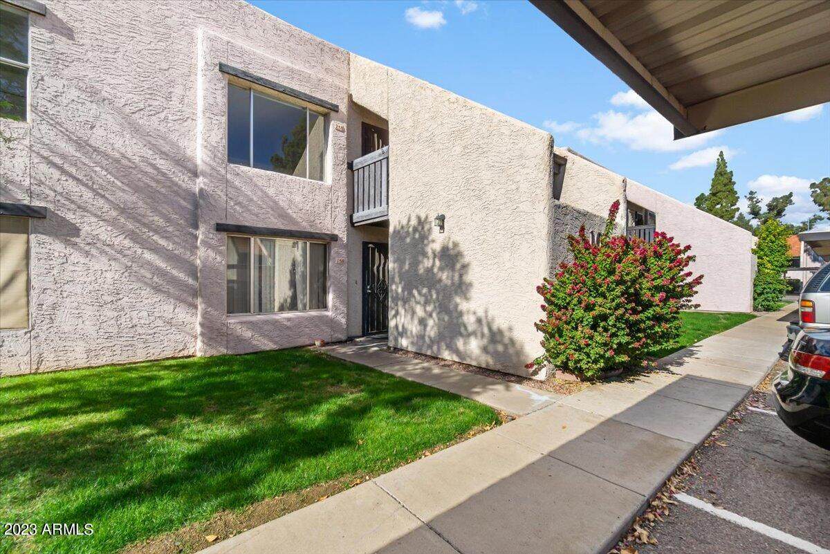 1927 Hampton Avenue - Photo 1