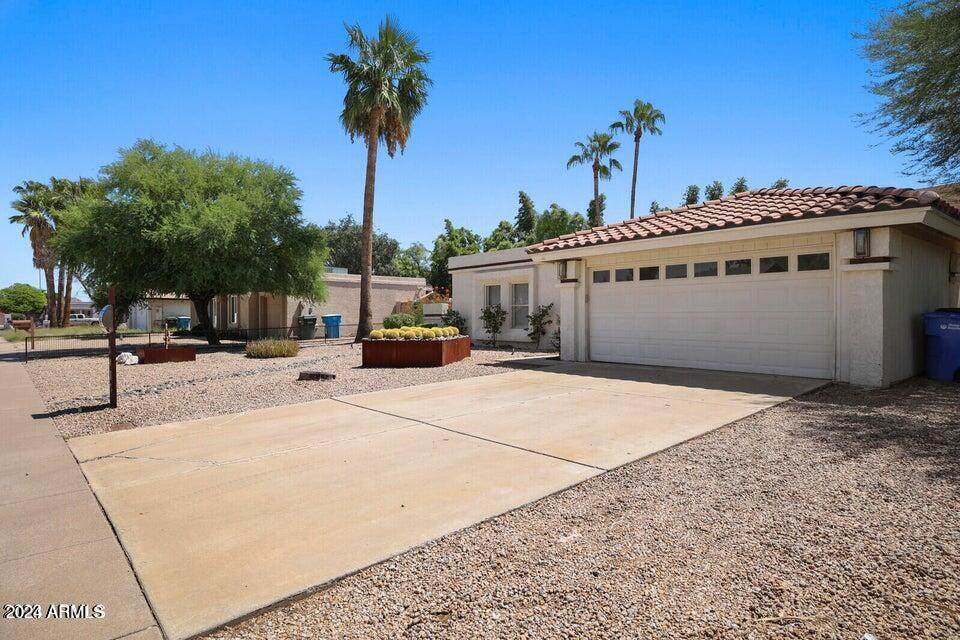 3915 Larkspur Drive - Photo 1