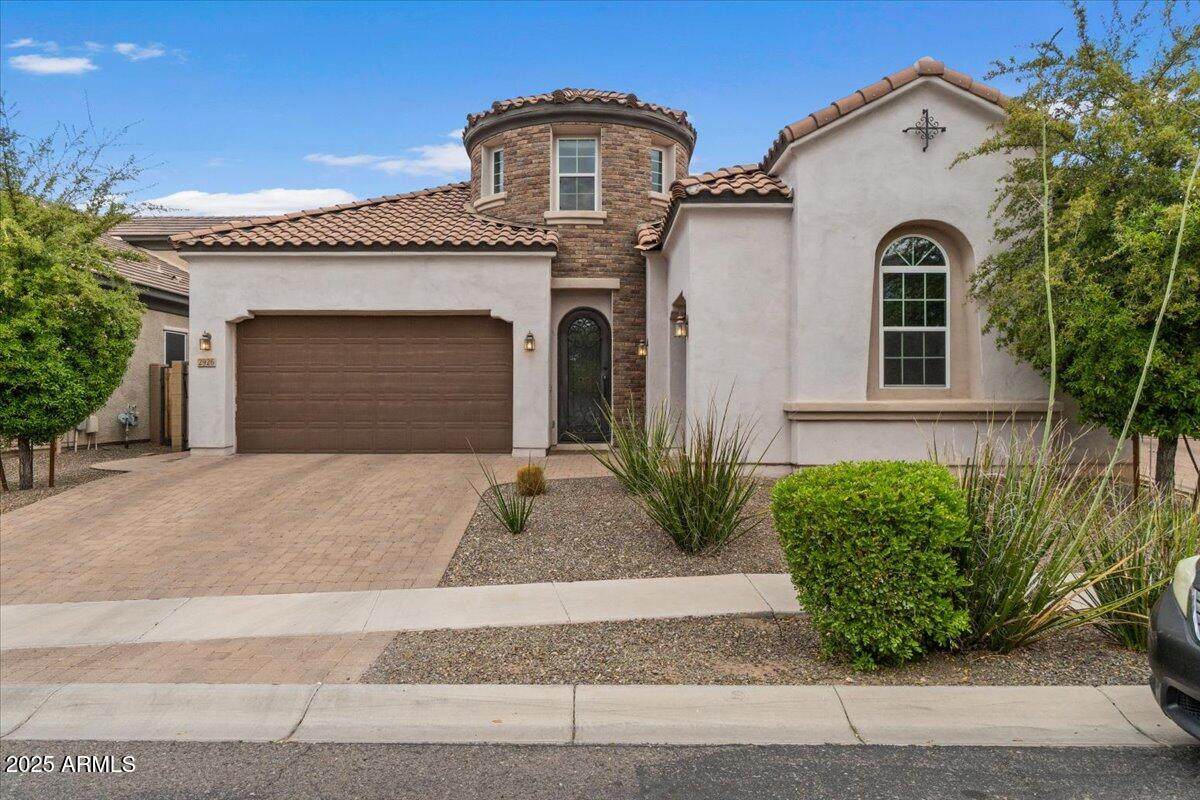 2926 Minnezona Avenue - Photo 1