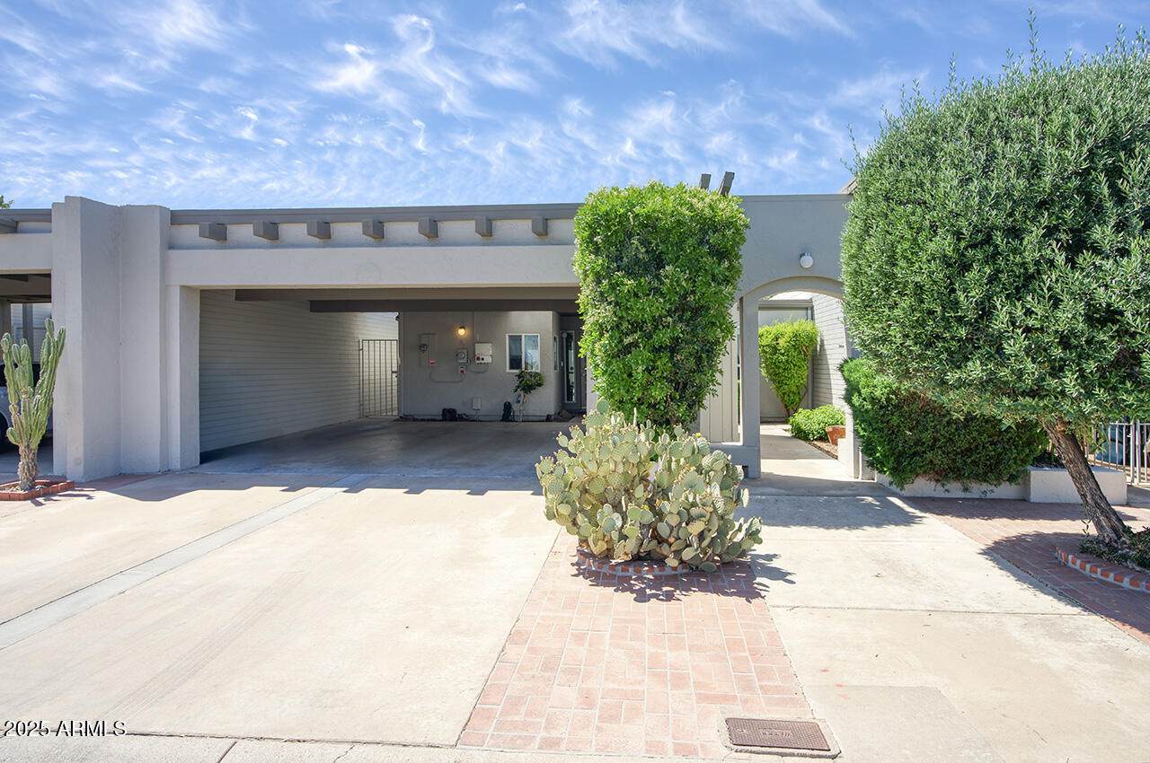 609 Royal Palm Square - Photo 1