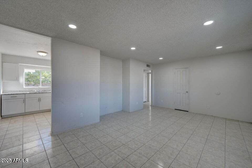 5609 Encanto Boulevard - Photo 1