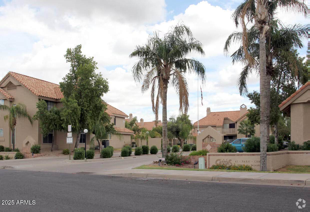 1001 Pasadena Street - Photo 1