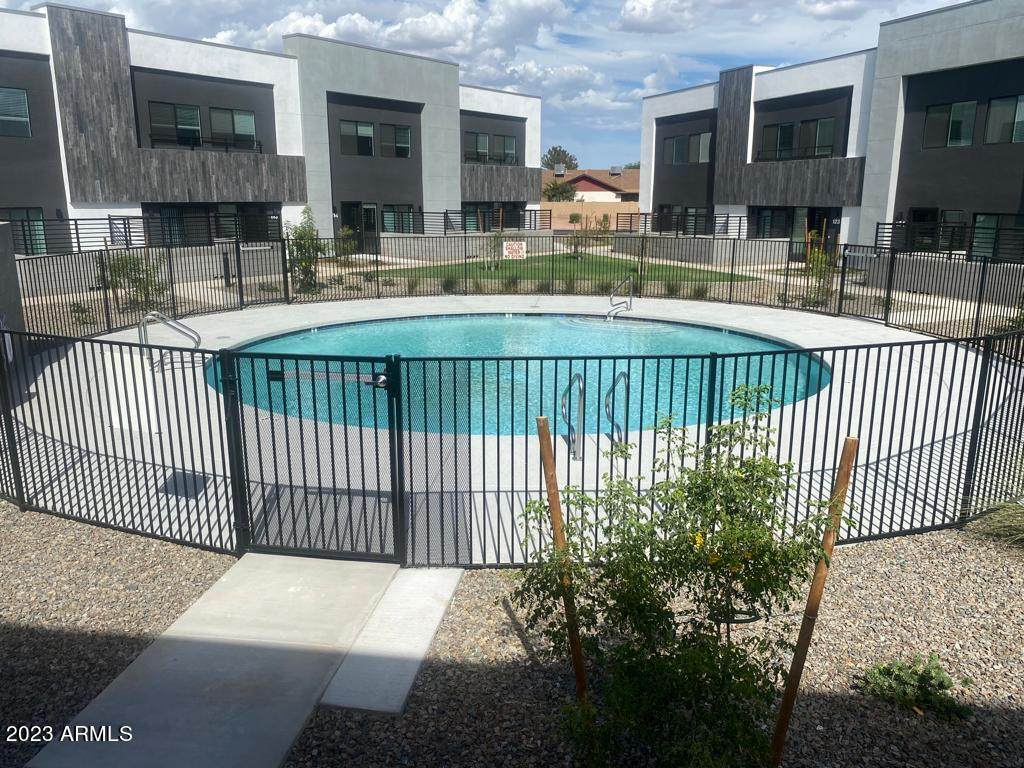 432 32nd Street - Photo 1