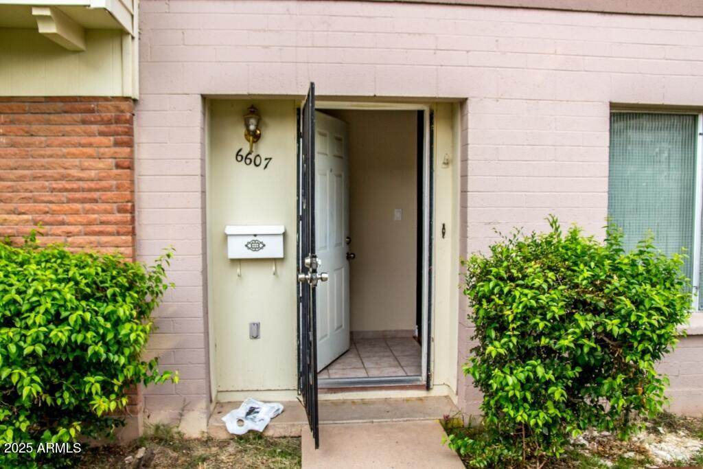 6607 44TH Avenue - Photo 1