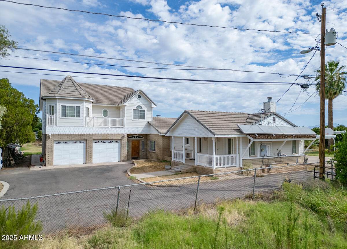 3131 Gilbert - Photo 1