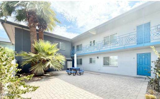 44 Roanoke Avenue - Photo 1