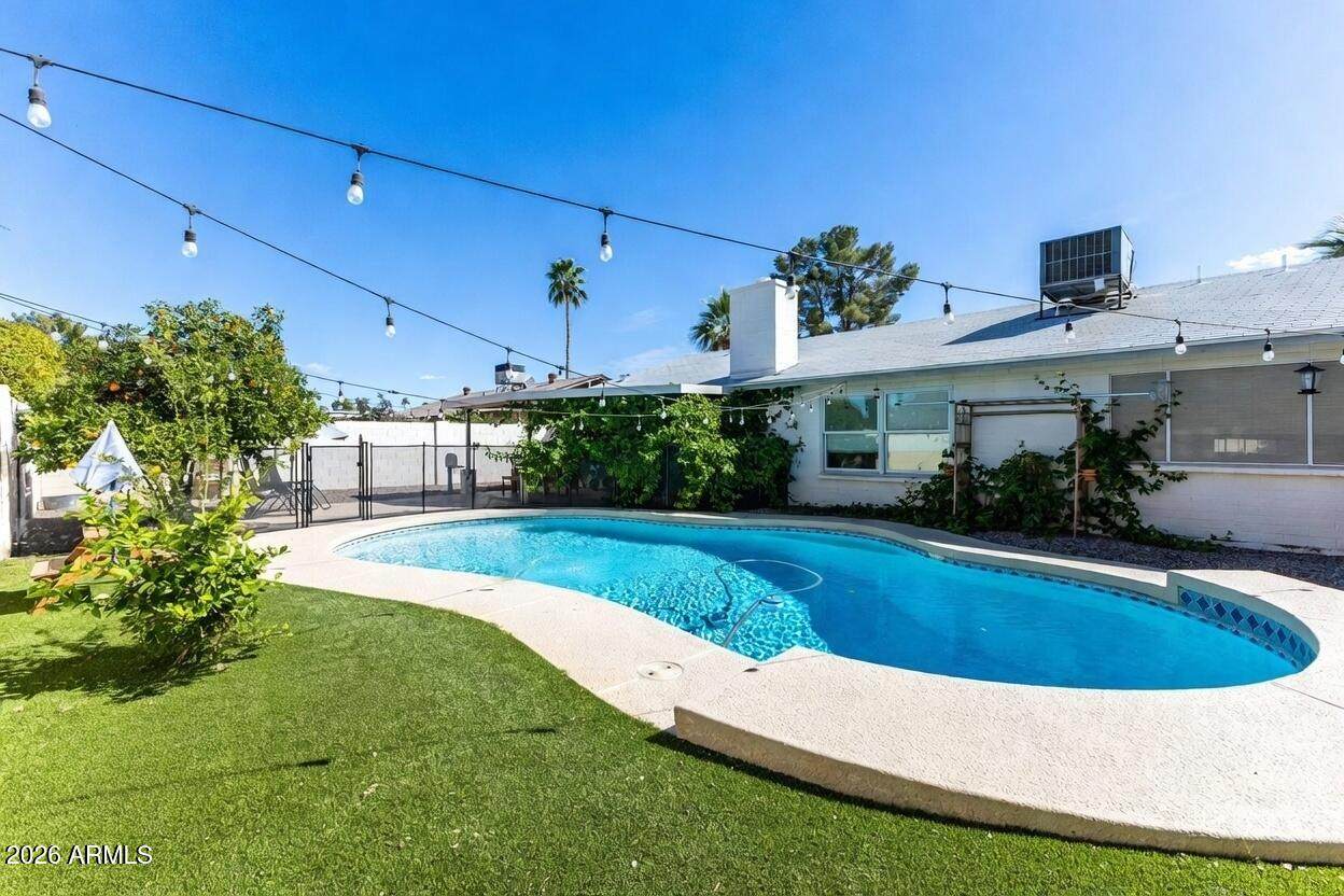 864 Kilarea Avenue - Photo 1