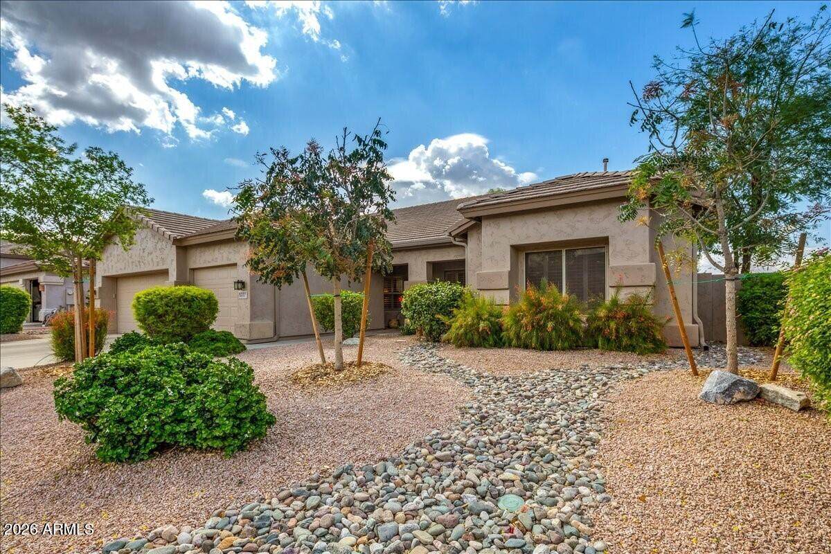 https://bt-photos.global.ssl.fastly.net/armls/orig_boomver_1_7008607-2.jpg